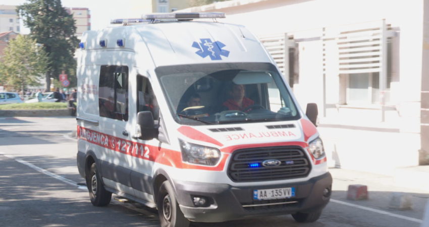 Ra nga kati i dytë i banesës, ndërron jetë e moshuara