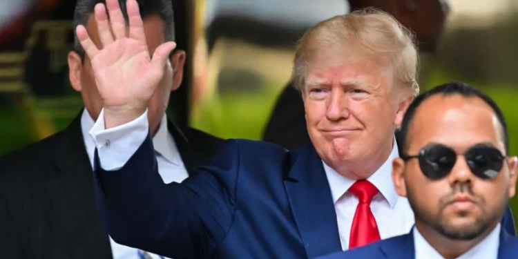 FBI “bastisi” zyrën e tij, Trump hesht para prokurorëve: Keni shpenzuar miliona dollarë për këtë plan që nuk do u vlejë