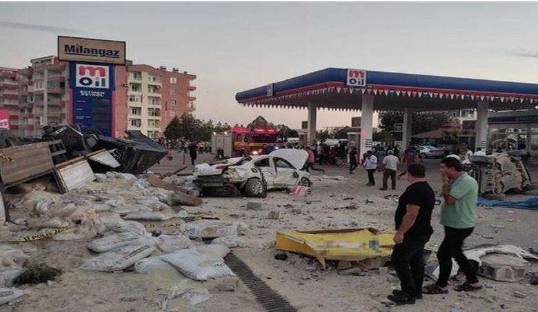 VIDEO/ Përsëritet aksidenti i frikshëm në Turqi. Kamioni futet mes turmës me shpejtësi skëterrë, 16 viktima dhe mbi 29 të plagosur