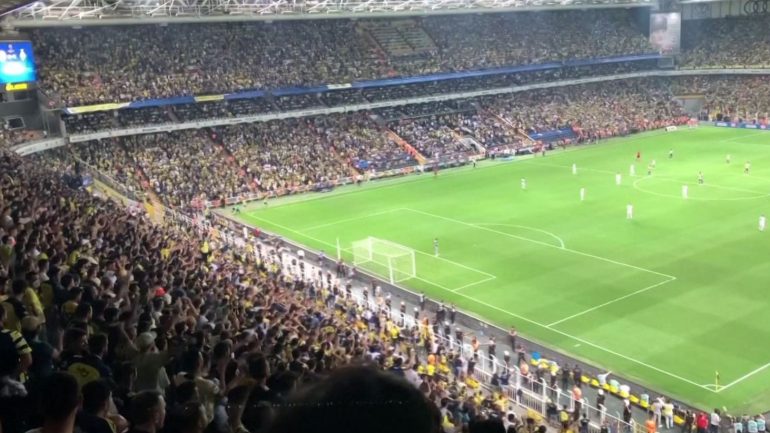 Thirrjet me emrin e Putin, UEFA me masa të rrepta ndaj Fenerbahçes