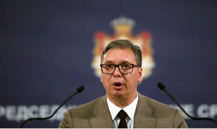 Kosova “gjunjëzon” Vuçiçin, presidenti serb e pranon: Vendimi për targat nis zbatimin!