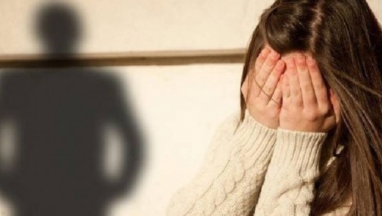 Ngacmoi seksualisht të miturën në Durrës, arrestohet 27-vjeçari