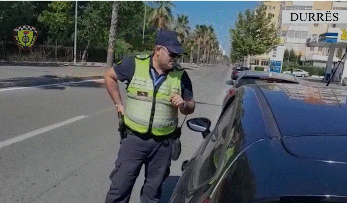 Durrës, Policia Rrugore arreston dy drejtues mjetesh, vendos mbi 1300 gjoba dhe pezullon 44 patenta (VIDEO)