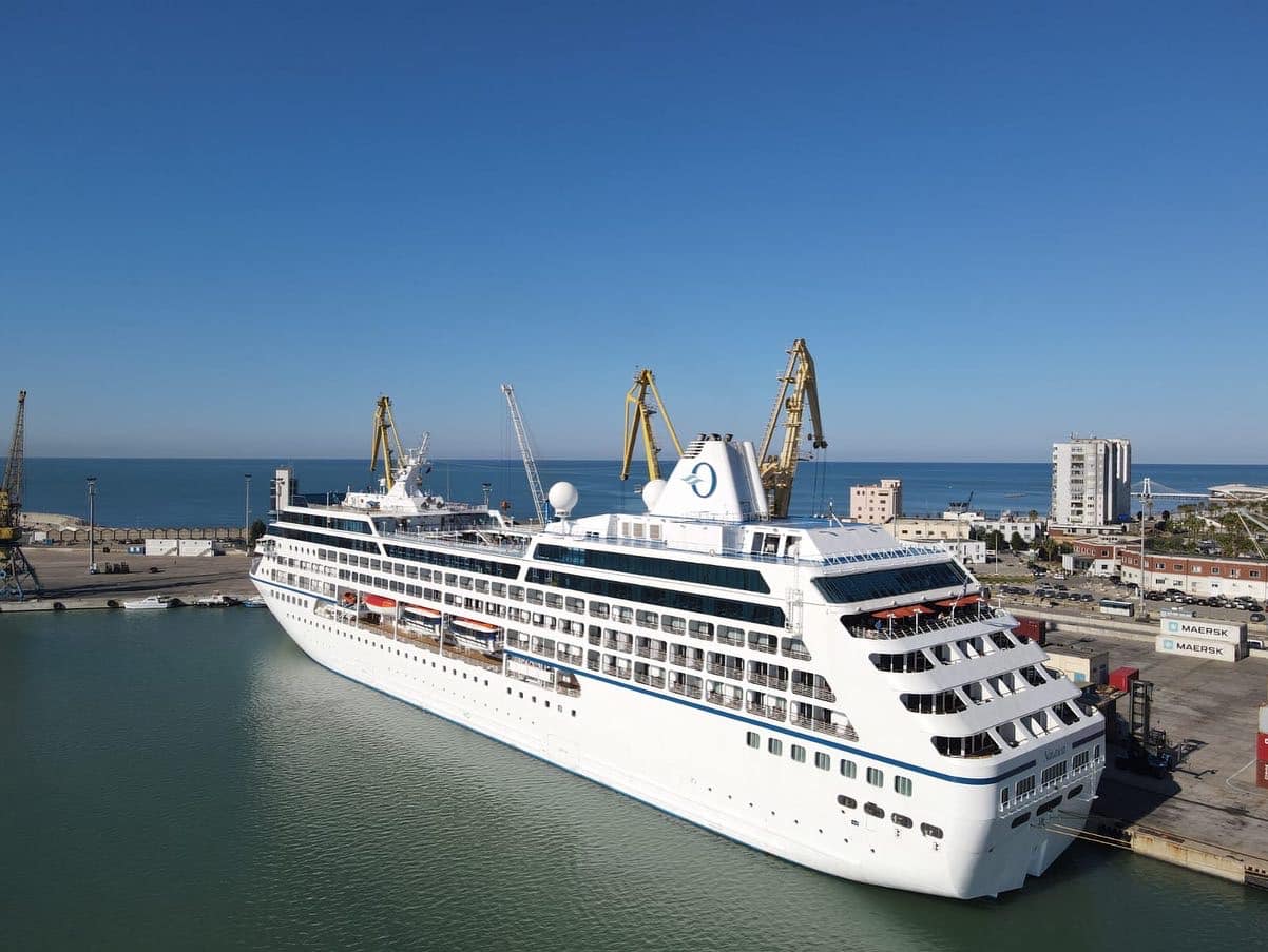 Kroçera “Nautica” mbërrin në Durrës (VIDEO)
