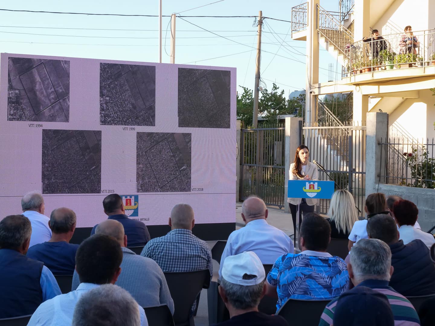 Kryebashkiakja e Durrësit prezanton projektin &#8220;Oazi i ngjyrave&#8221;, që pritet të transformojë Spitallën (VIDEO)