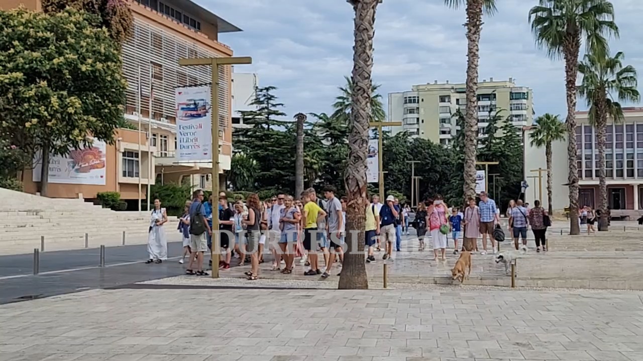 Turizmi polak në Durrës/ &#8220;Do ta vizitojmë qytetin deri në fund të shtatorit&#8221; (VIDEO)