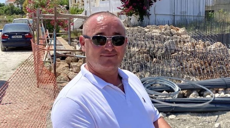 Zhduket në ishullin e Rodosit, biznesmeni shqiptar i fushës së ndërtimit, mediat greke: Hotelierë në zonë i kishin borxhe