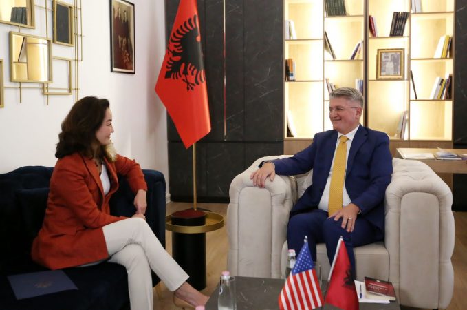 Takimi me ambasadoren e SHBA, Gjekmarkaj: Shkëmbyem mendime për sfidat demokratike