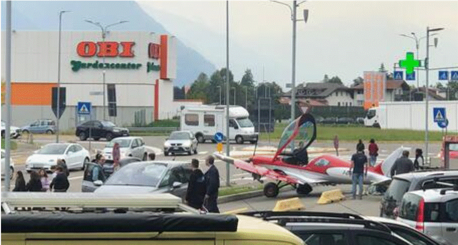 Prag tragjedie në Bolzano, avioni ulet në parkingun e një supermarketi, godet 3 makina