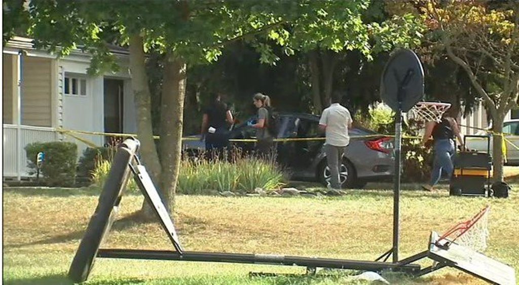 Prindërit e harrojnë të miturën 7 orë në makinë, kur kthehen e gjejnë pa jetë