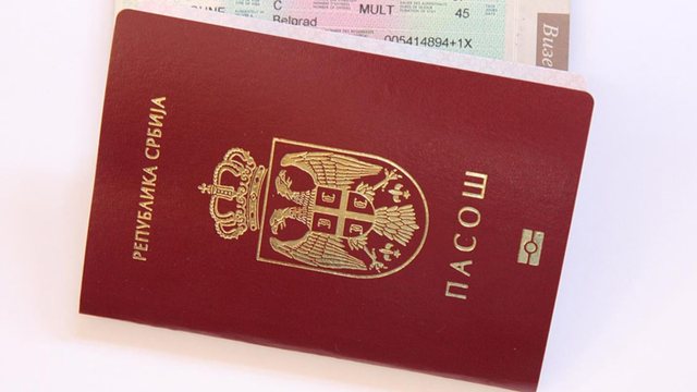 Mbështetje e hapur, Serbia po jep gjithnjë e më shumë pasaporta për qytetarët rusë