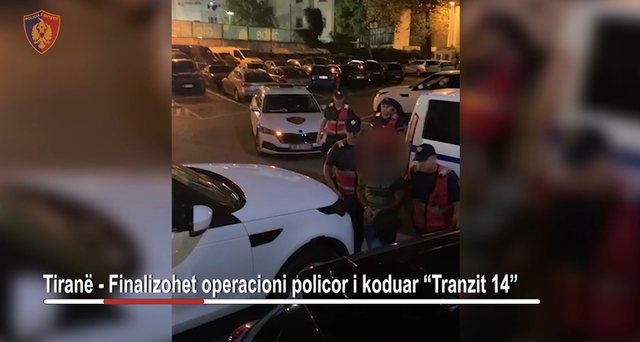 Durrsaku mbush furgonin me emigrantë për t’i çuar në veri, e kapin në Vorë me 1500 euro