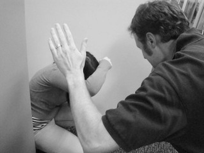 Dhunoi bashkëshorten, arrestohet burri nga Thumana