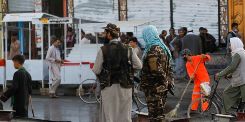 Tragjike/ Sulm me bombë në një xhami, humbin jetën 18 persona