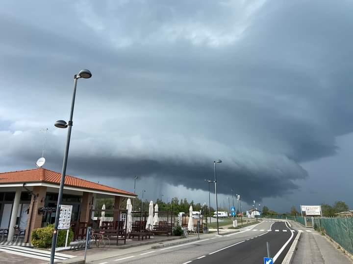 Stuhia “V” që goditi Italinë, shkatërruese dhe e vështirë për t’u parashikuar