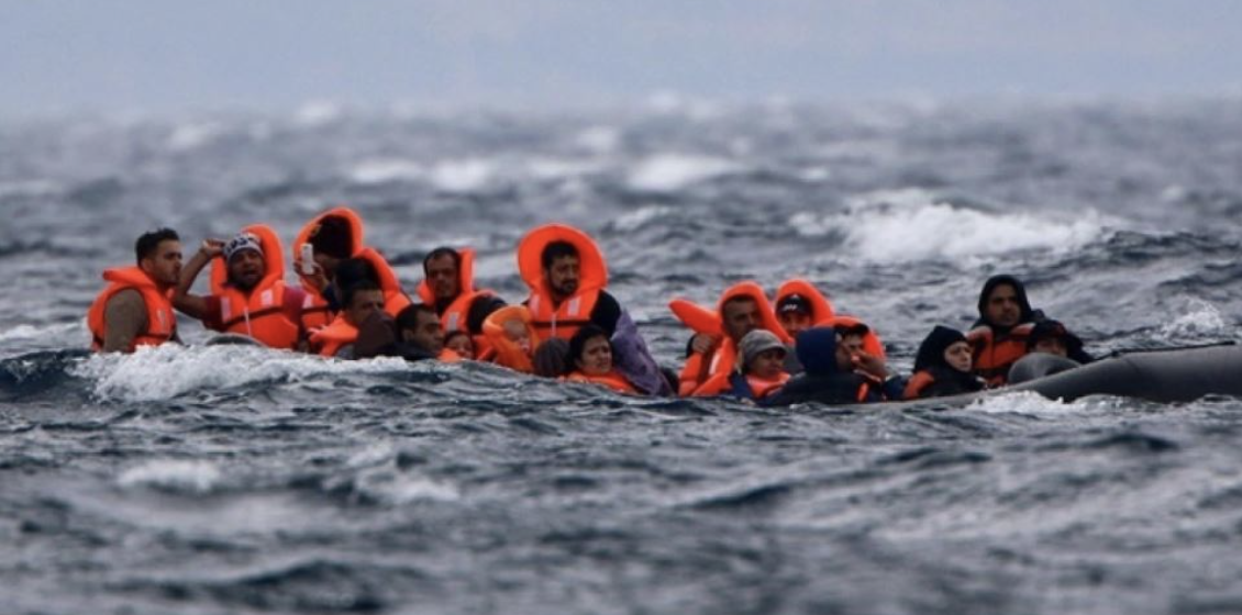 Përmbytet gomonia me emigrantë, 8 të vdekur dhe 15 të zhdukur