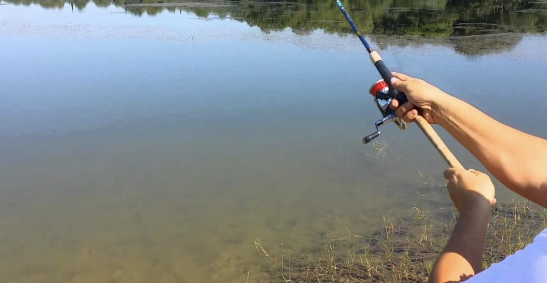E zuri korenti teksa po peshkonte në lumë, shpëton për mrekulli peshkatari