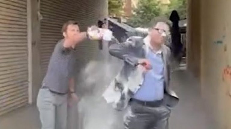 “Për punëtorët”/ Pak orë pas konferencës me Kurtin, ministri i Financave të Kosovës sulmohet me miell (VIDEO)