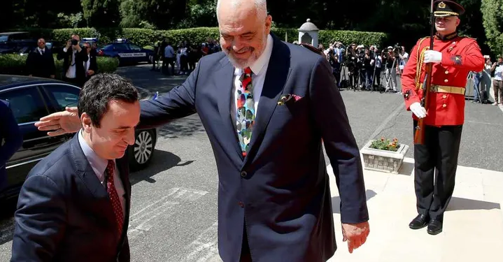 Mediat raportojnë për takimin e Kurtit me Ramën/ Kryeministri la konferencën përgjysmë: Duhet të shkoj urgjent