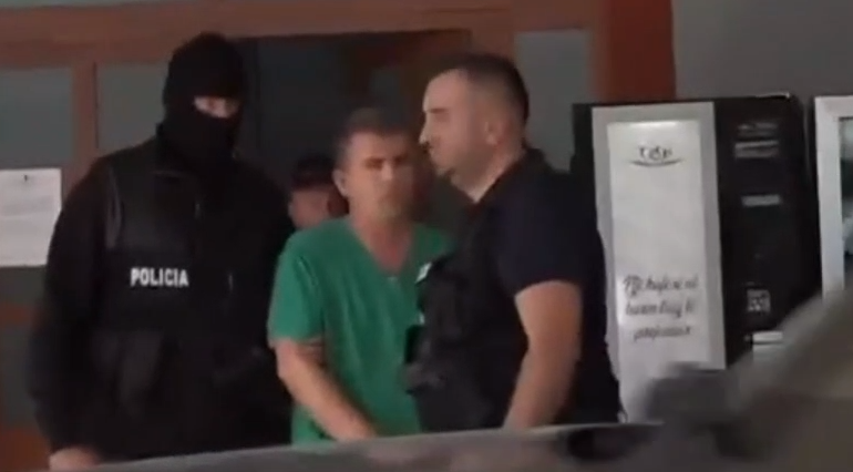 S’dha shpjegime se ishte i lidhur me aparatura, lihet në arrest shtëpie mjeku Fitim Marku