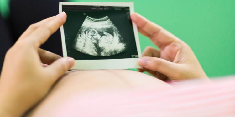 Qeveria hungareze ashpërson rregullat për abortin