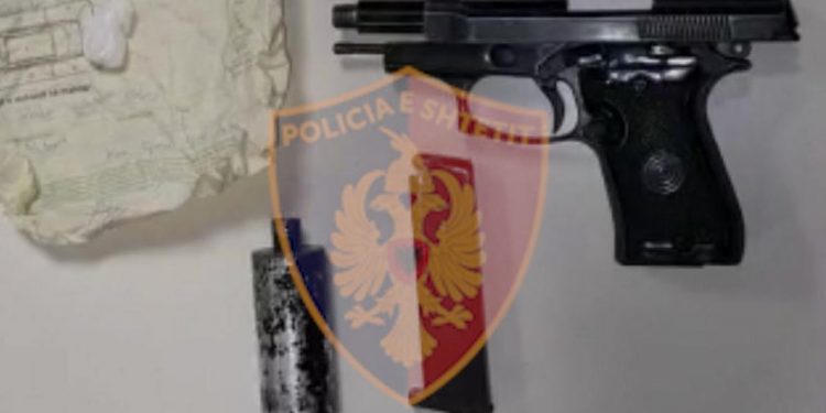 Lëvizte i armatosur dhe me lëndë narkotike, pranga 39-vjeçarit