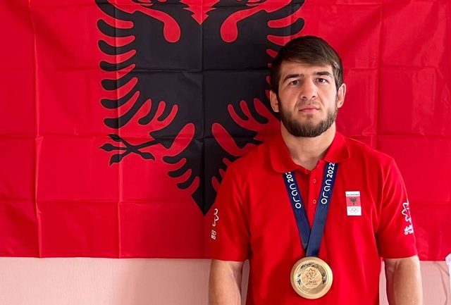 Shqipëria medalje ari në Beograd, mundësi çeçen shpallet kampion bote