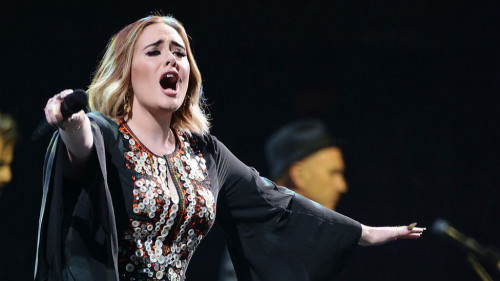 Adele rrëmben çmim Emmy, këngëtarja drejt statusit EGOT: Jam e lumtur