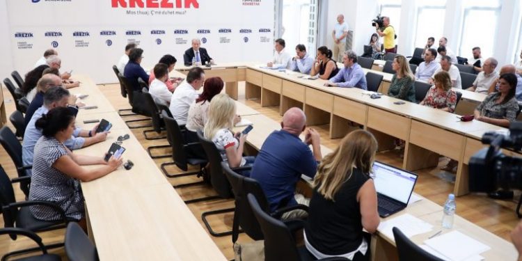 Mbledhja e Kryesisë së PD, zbulohen emrat e dy deputetëve që i bashkohen Berishës