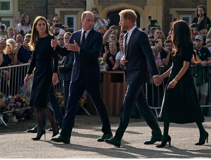 Vetëm ky anëtar i familjes mbretërore mund të pajtojë Princin William me Princin Harry…