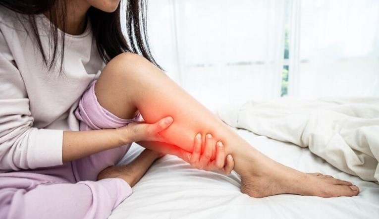 Nëse zgjoheni në mëngjes me dhimbje në këmbë, ka disa gjëra që duhet të dini!
