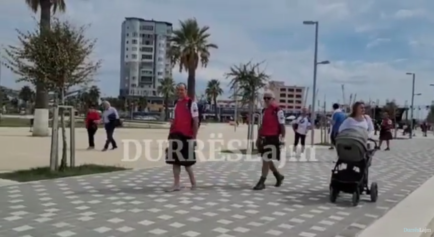 Tifozët islandezë në Durrës, para ndeshjes së kombëtares vizitojnë qytetin (VIDEO)