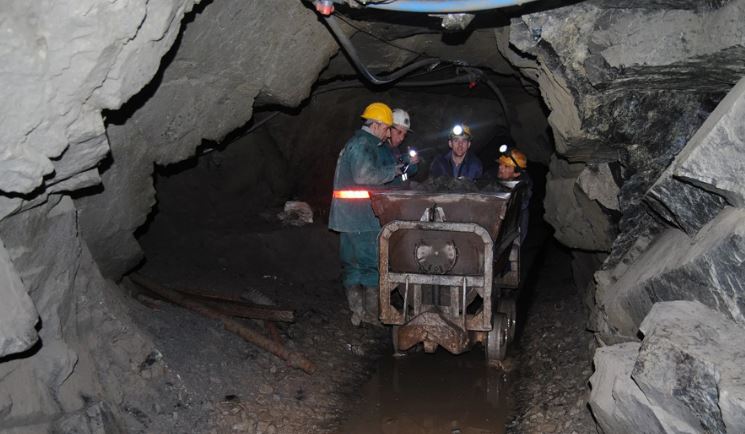 Guri u shkëput aksidentalisht, lëndohet punëtori në minierë