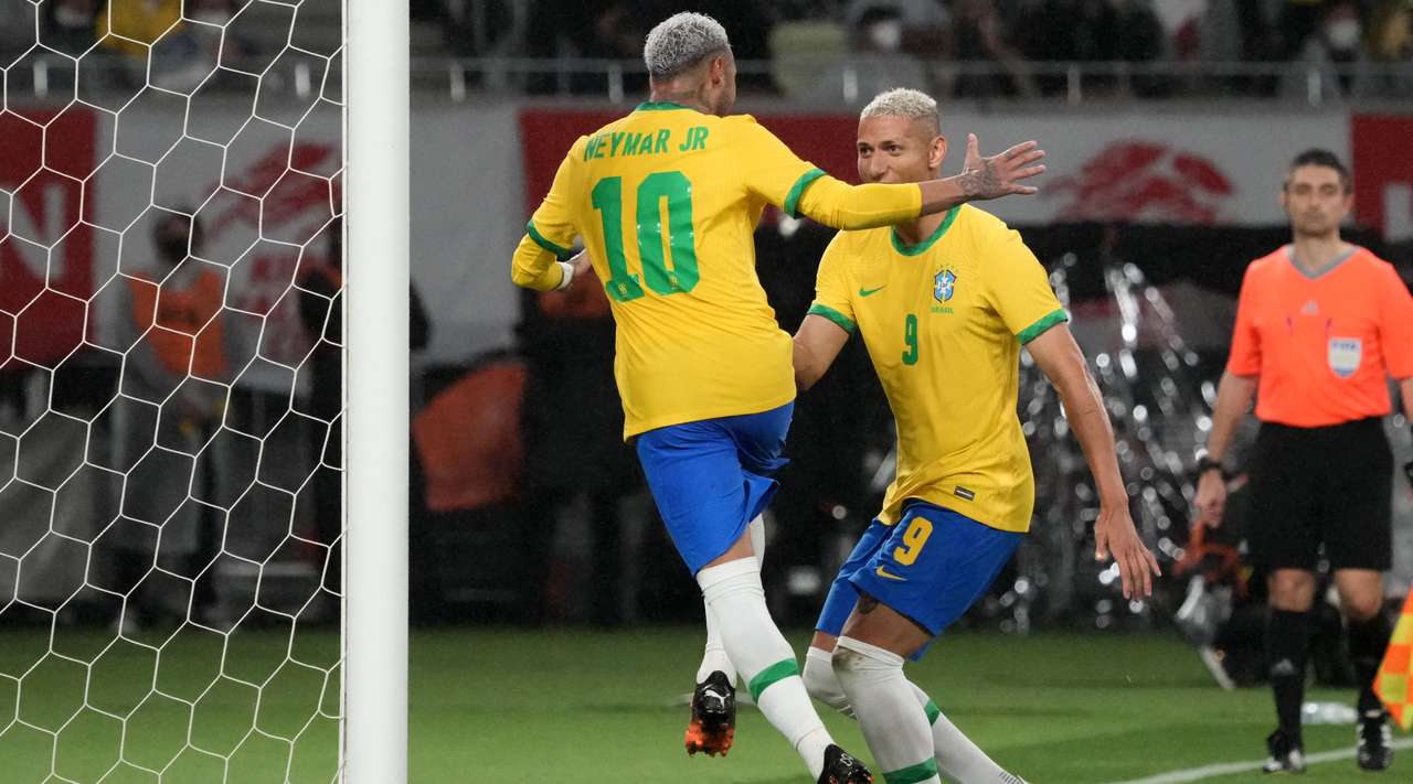 Neymar pranë historisë, dy gola larg legjendës Pele