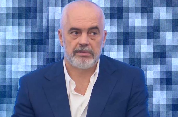 “Fusha e mbeturinave në Durrës bënte lajm çdo verë”, Rama: Ky sezon turistik ishte realisht i pastër