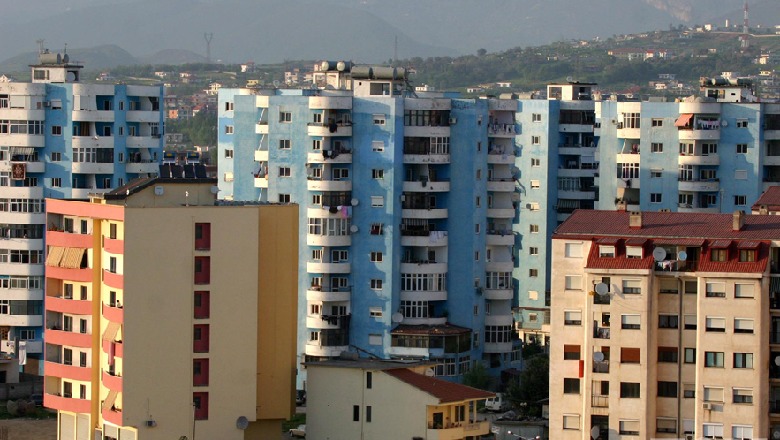 Qeveria nxjerr vendimin: Shteti do konfiskojë ndërtimet  pa leje! Ja tre opsionet që do u jepen ndërtuesve!