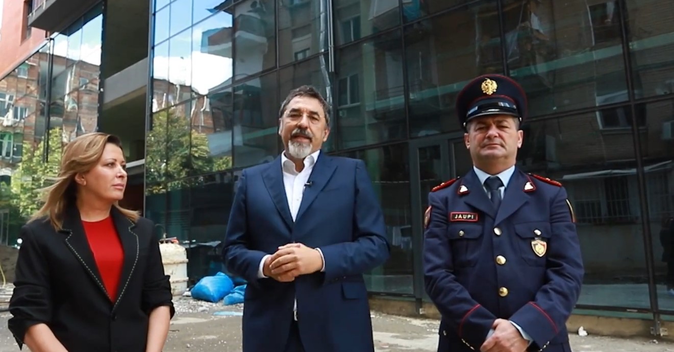 Ministri Çuçi zbulon një tjetër pallat me kate shtesë pa leje: Policia dhe IKMT kanë kusuret e tyre!
