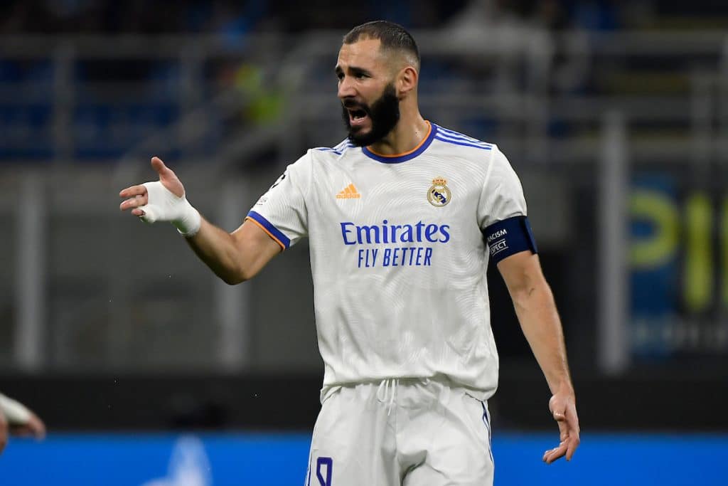 Prej tri vitesh Benzema luan me dorë të fashuar, zbulohet arsyeja