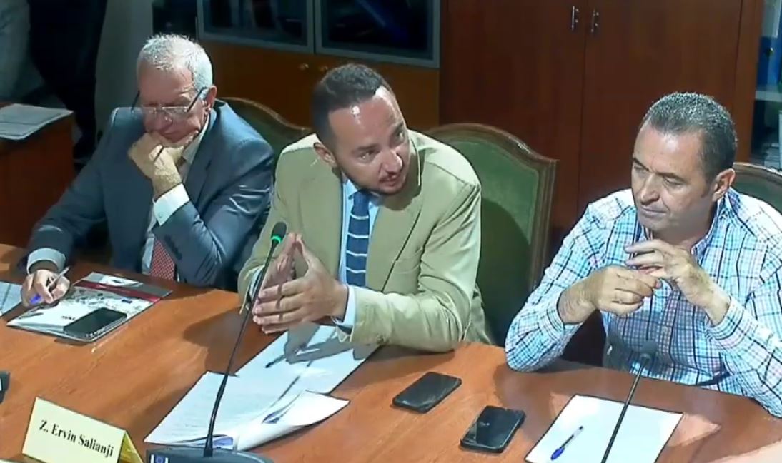 “Në Shqipëri kërcet pushka, në Dubai hapet shampanjë”, Salianji: Krerët e grupeve kriminale jetojnë të lirë