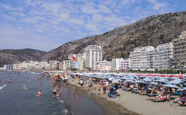 Gjendet e pajetë një grua në plazhin e Shëngjinit!