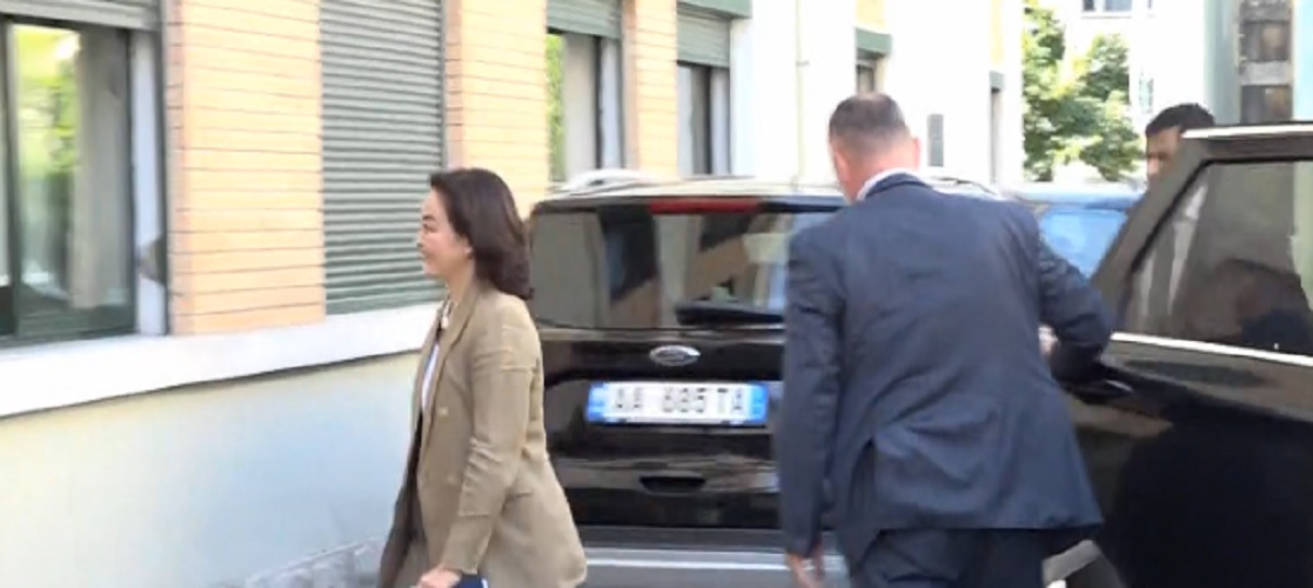 Ambasadorja Yuri Kim takim në KQZ, të pranishëm edhe 2 deputetë