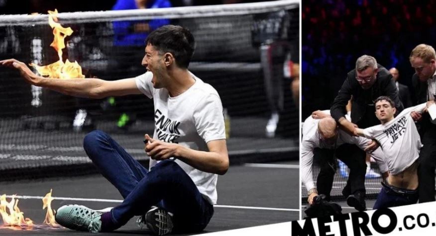 I riu që protestoi kaq rrezikshëm, vonon ndeshjen e tenisit dhe i vendos flakën krahut!