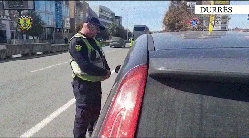 Durrës, Policia Rrugore arreston 4 drejtues mjetesh, pezullohen 69 patenta në një javë (VIDEO)