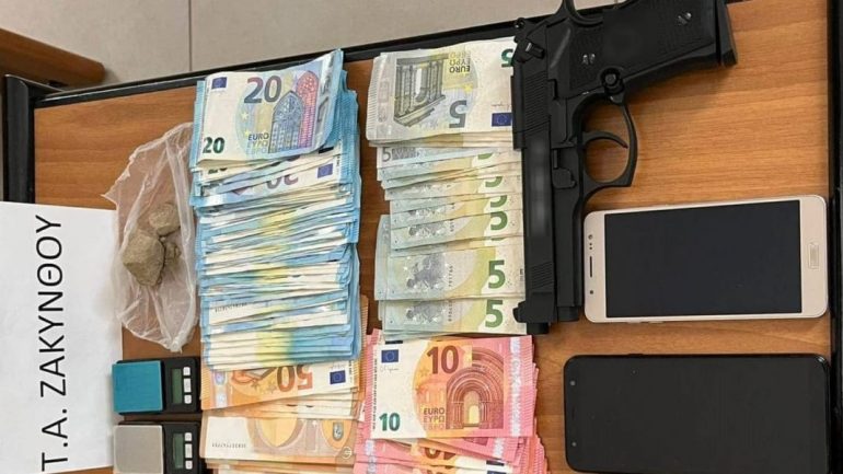 Pranga të riut shqiptar që furnizonte ishullin grek me heroinë