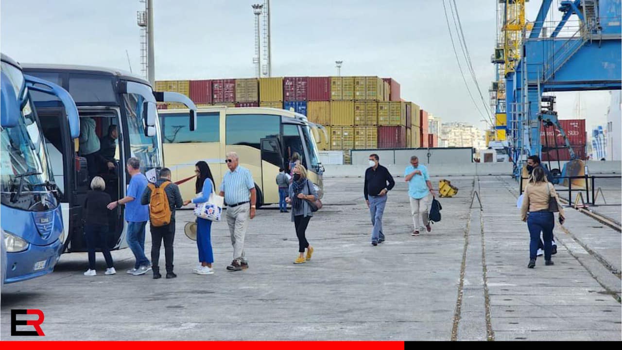 Vazhdon interesi i të huajve, 558 turistë mbërrijnë në portin e Durrësit (FOTO)