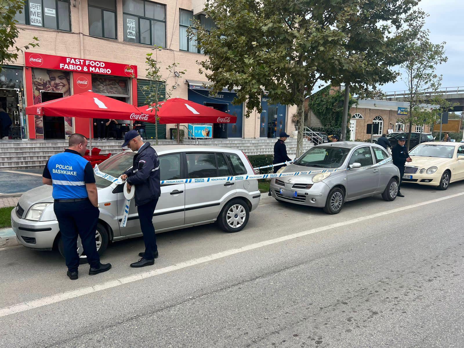 Policia Bashkiake Durrës aksion për lirimin e parkimeve publike