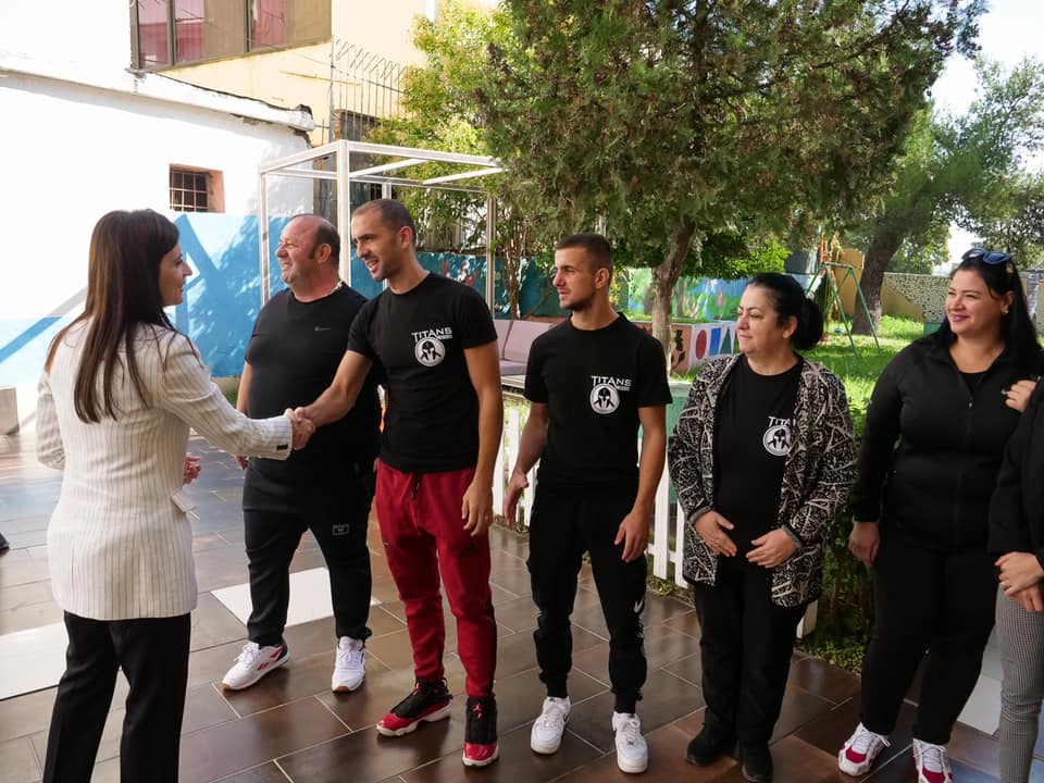 Sako dhe boksierët e Durrësit “Titans Fight” në Shtëpinë e Foshnjes