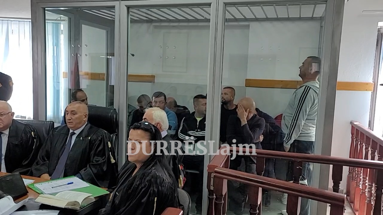 Gjykata e Durrësit jep masat e sigurisë për 14 të arrestuarit, lihen në burg vëllezërit Beqiraj
