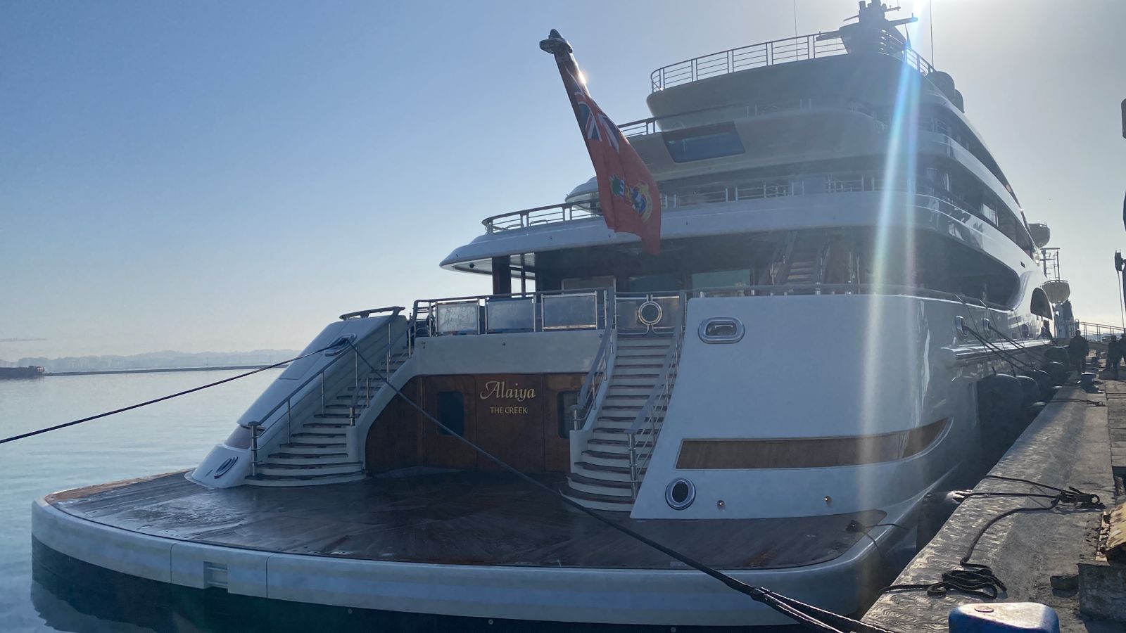Mbërrin në portin e Durrësit superjahti &#8220;Alaiya&#8221;, ja kujt i përket (FOTO+VIDEO)