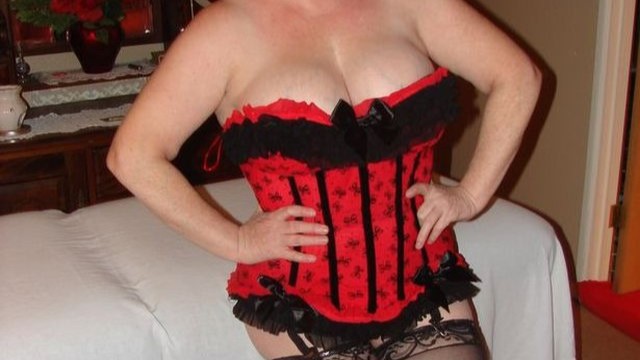 Jo vetëm vajzat e reja! 70-vjeçarja poston fotot me format bombë në rrjetin për të rritur, fiton mbi 30 mijë euro në muaj